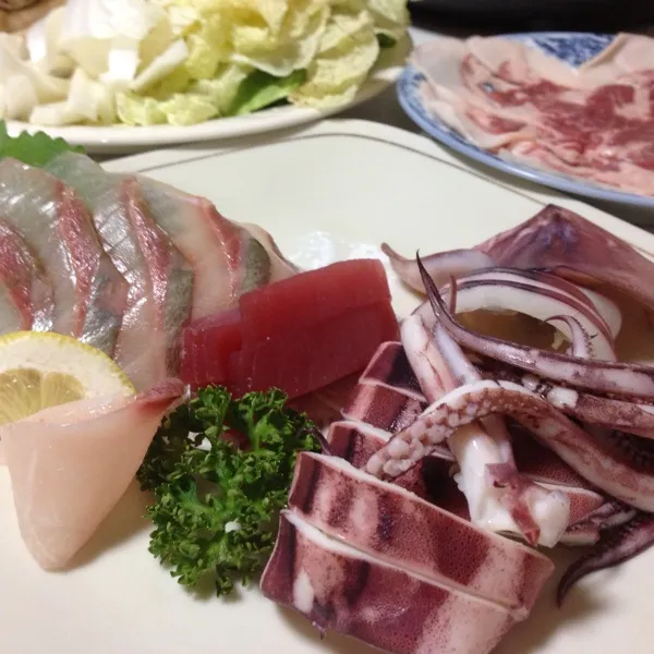 Snapdishの料理写真:今日の魚は三種盛りとイカのボイルなり！
今日のイカはタレぢゃなく、生姜醤油で頂きまする…
(=^ェ^=)|うぉずさん