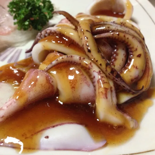 ま、いつも通りかなぁ〜
遅くなった晩ご飯の魚はイカの照り焼き風とカンパチのお造りなり！
イカのタレは、みたらしのタレに生姜を効かせたの…
甘口だけど美味しいよぉ〜
(=^ェ^=)|うぉずさん