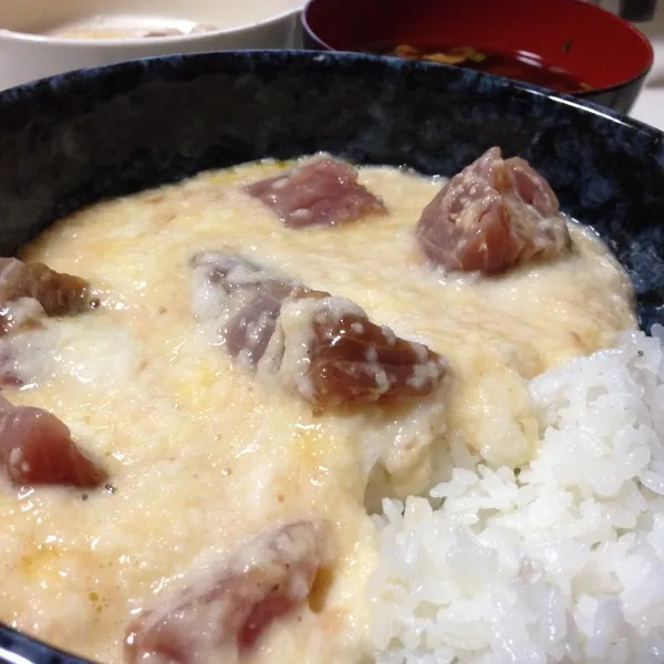 お昼は…
昨日の残り物で、山かけ丼なり！
コレなら暑くても、ズルズルいけるねっ！
あとはインスタントのお味噌汁で…
(=^ェ^=)|うぉずさん