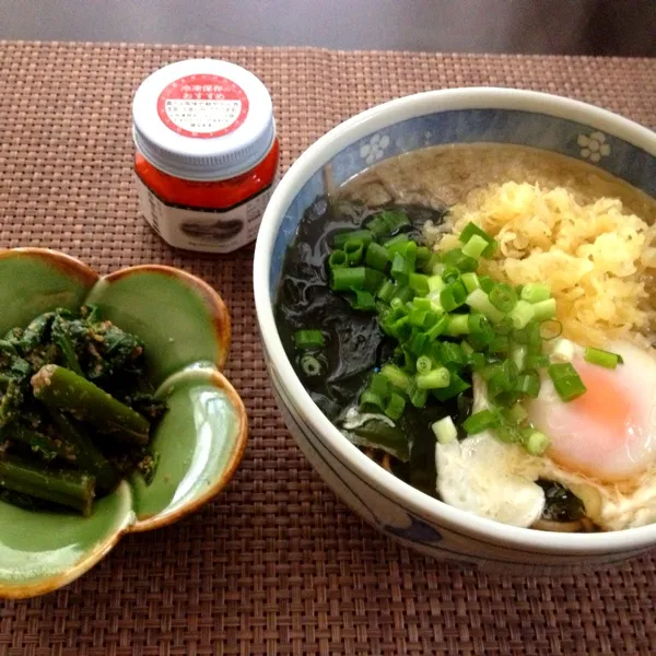 雨降る寒い朝は、わかめたぬき蕎麦
ツルムラサキの胡麻和え|imi243さん