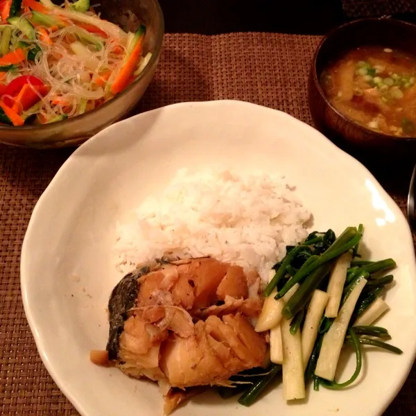 生鱈のベトナム煮魚、空芯菜とマコモダケのニンニク炒め、エスニック春雨サラダ、タイ米、味噌汁

やっぱり手抜きしちゃダメだね。いろいろ失敗したわ(>_<)|imi243さん