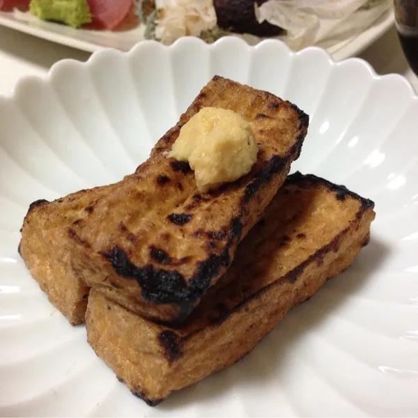 あとは、手作り豆腐屋さんの絹揚げの炙り…
今日は帰って来てから、だいぶ呑んぢゃったので、これくらいで…
(=^ェ^=)|うぉずさん