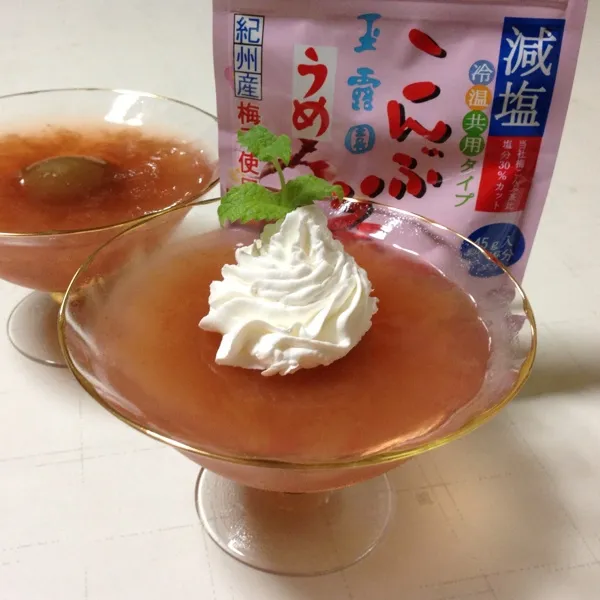 遅くなりそうだから先にアップしとこう…
ってコトで、梅昆布茶ゼリーなり！
自家製の梅酒で甘みと風味を補充して…
飾理に梅も入れてみたよ！
ヾ(＠⌒ー⌒＠)ノ|うぉずさん