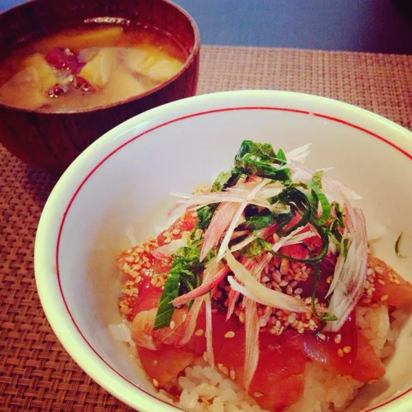 イナダの漬け丼、さつまいも味噌汁|imi243さん