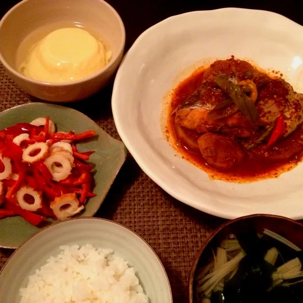 カルチチョリム(太刀魚と大根の韓国煮)、茶碗蒸し、赤ピーマンと竹輪の和え物、エノキとワカメの吸い物カニ風味、ご飯|imi243さん