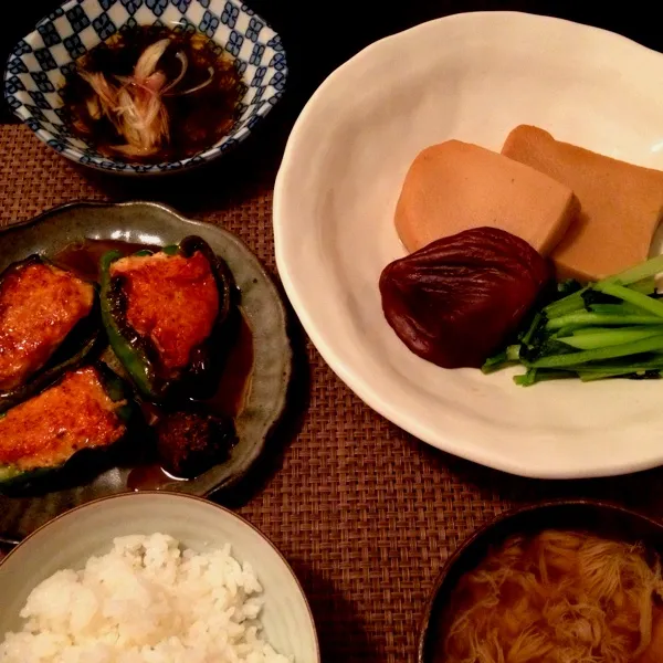 ピーマンの鶏挽肉詰め 生七味添え、高野豆腐と干し椎茸と小松菜の煮物、もずく酢、スープ、ご飯|imi243さん