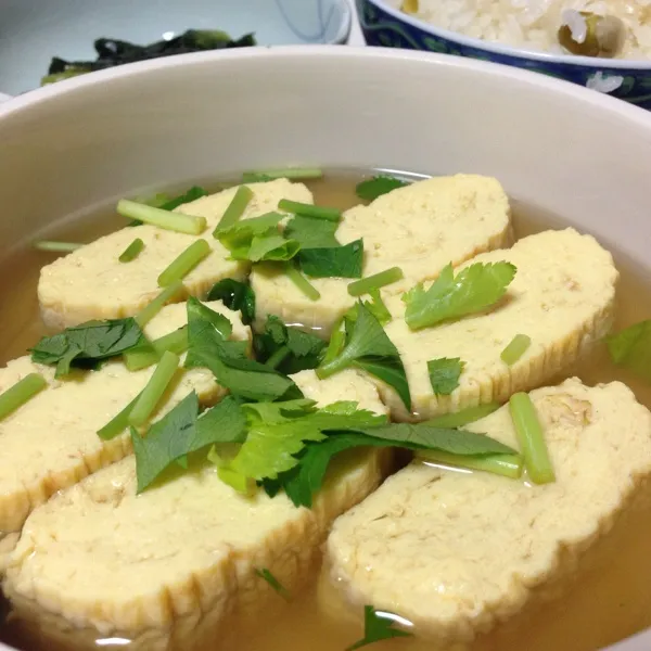 お昼は…
明石焼風の出し巻きと豆ご飯なり！ 
この出し巻き…このあいだ思い付いてメッチャ良いアイデアっ！って思ったんだけど…
ネットで調べたら、ちゃんと有っただよ！
ガックリ…(=^ェ^=)|うぉずさん