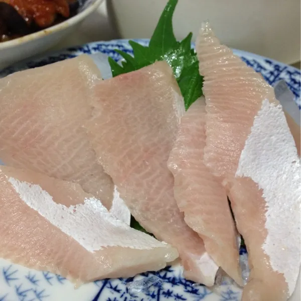 Snapdishの料理写真:今日の魚はブリトロのルイベなり！
シャリシャリ…が、一瞬でトロトロぉ〜
んまいっ！ 
(=^ェ^=)|うぉずさん