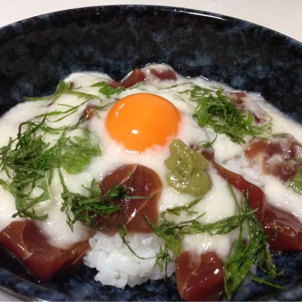 Snapdishの料理写真:野暮用で引きこもりのお昼は、山かけ丼でパワーアップっ！
大葉の香りがメッチャ良いよぉ〜
(=^ェ^=)|うぉずさん