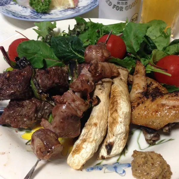 今日は泡が呑みたかったので…
牛肉と砂肝の串焼き、エリンギと手羽先の炙りのミックスグリル的なぁ〜
(=^ェ^=)|うぉずさん