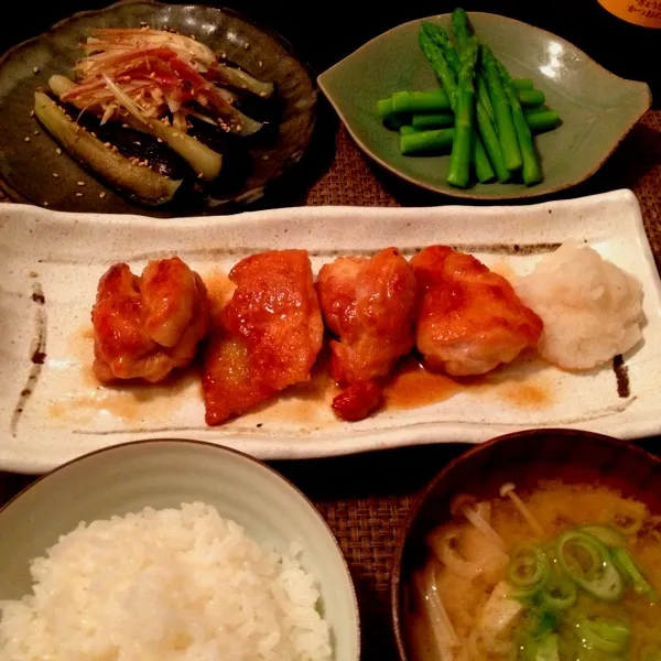 鶏もも肉照り焼きのみぞれ和え、PRIちゃんの茄子の刺身、茹でアスパラ、油揚げとエノキ味噌汁、ご飯|imi243さん