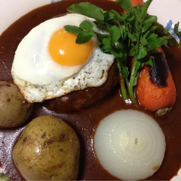 今日は一皿入魂っ！ってか、カレー煮込みハンバーグなり！
冷凍庫を漁ってたらカレーとハンバーグが出てきたので…
会社を休むと魚の補充が出来無いのが難点だなぁ〜
(=^ェ^=)|うぉずさん