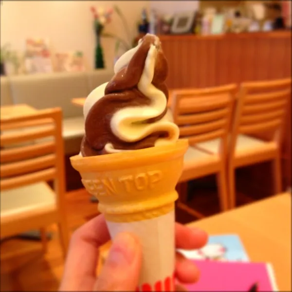 Snapdishの料理写真:バニラチョコレートミニソフトクリーム
来月のむすびの会打ち合わせ中|imi243さん