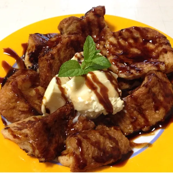 お昼はフレンチトーストなり！
今日は先に切ってから焼いてみましたよ！
でも掃除しながら焼いてたので、ちょっと焼き過ぎたぁ〜
(=^ェ^=)|うぉずさん