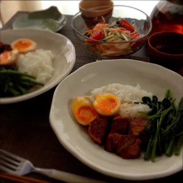 Snapdishの料理写真:友達がランチに来た。
角煮、煮卵、空心菜炒め、エスニック春雨サラダ

肉がちょっとパサついて失敗(>_<)|imi243さん