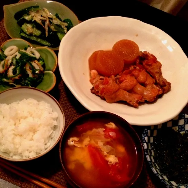 手羽元と大根の煮物、ちくわとピーマンの和え物、キュウリとミョウガの塩麹漬け、めかぶ、スープ、ご飯|imi243さん