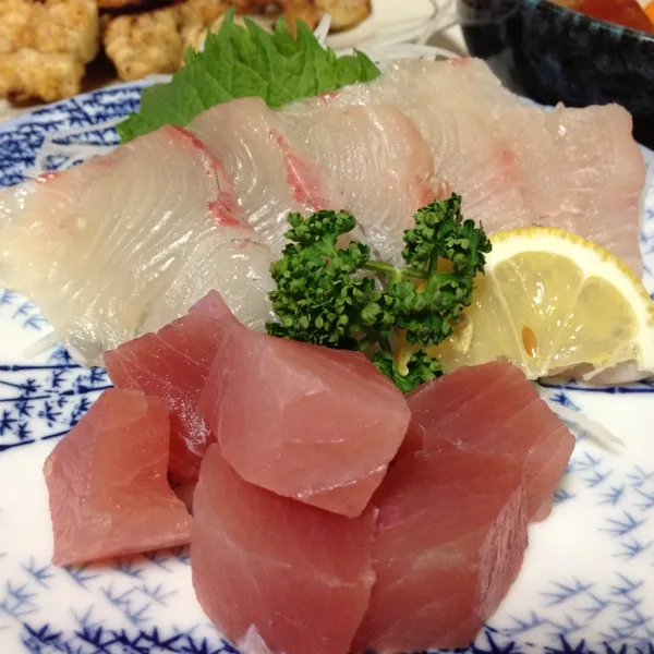 今日の魚はカンパチのお造りとマグロのぶつ切りなり！
半額コンビどすぅ〜
(=^ェ^=)|うぉずさん