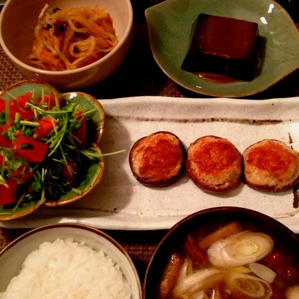 Snapdishの料理写真:椎茸の鶏ひき肉詰め、豆苗とトマトサラダ、切干し大根、胡麻豆腐味噌だれ、なめこと長ネギ味噌汁、ご飯|imi243さん