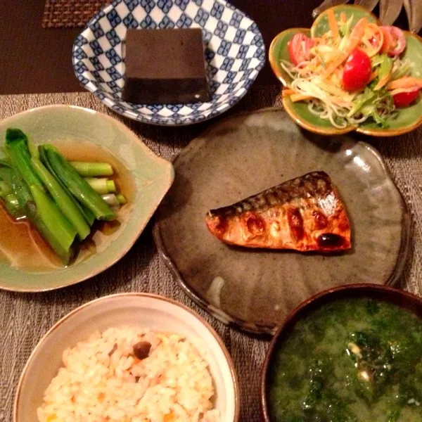 塩サバ焼き、あまどころのお浸し、胡麻豆腐、春雨サラダ、あおさ味噌汁、炊込みご飯|imi243さん