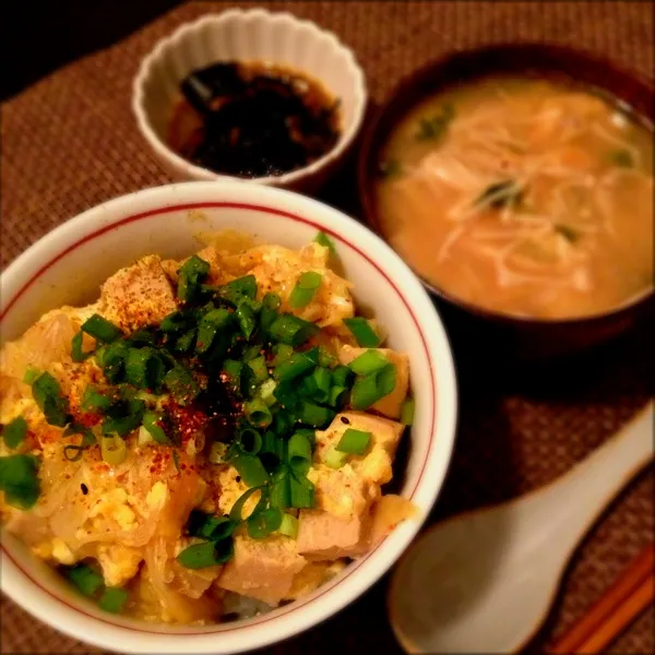 残り物の整理
高野豆腐とキャベツ煮の玉子とじ丼、味噌汁、ひじき|imi243さん