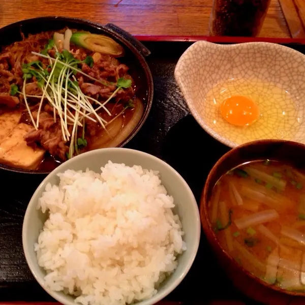 昨日アップし忘れた
クラスメイトと最後のランチ
すき焼き定食  800円|imi243さん