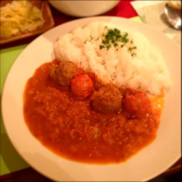 友達が1日だけカレー屋をオープンしたので、行ってきた。
赤ずきんちゃんがテーマ|imi243さん