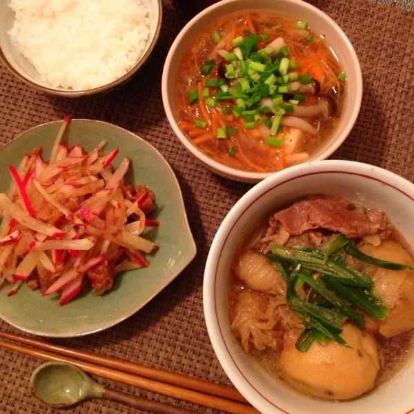 肉じゃが、サラダ大根の梅肉和え、豆腐のきのこ生姜あんかけ、長ネギとわかめの味噌汁、ご飯|imi243さん