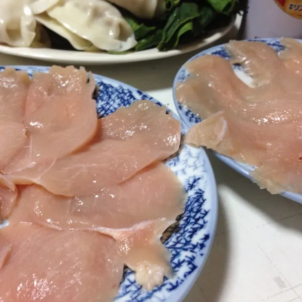 メインは鶏と餃子鍋なり！
餃子はスープ餃子のヤツなので、皮がちゅるんとしてて美味しかったよぉ〜
(=^ェ^=)|うぉずさん