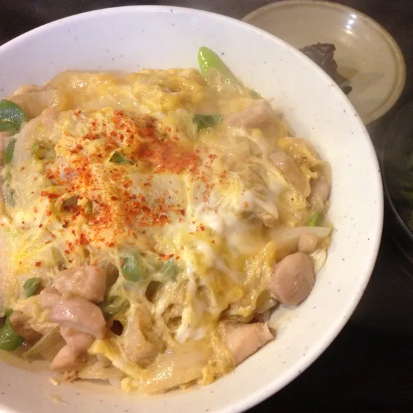 Snapdishの料理写真:今日もキッチンが使えなかったので、ひとっ走りいつもの蕎麦屋さんで親子丼なり！
(=^ェ^=)|うぉずさん