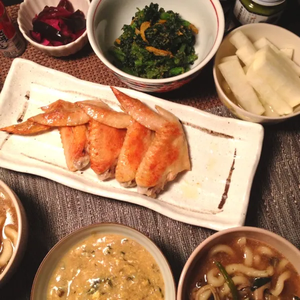 昨日の鍋の出汁で、うどんと雑炊
手羽先のグリル 生七味添え
春菊胡麻和え、大根甘酢漬け、しば漬け
胡麻和えだけ私作。|imi243さん