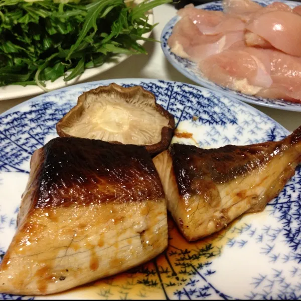 まずは、鰤の照り焼きなり！
コレで鰤もお終いっ！
照り焼きのタレが弾いて中々付かなかったよ！
美味しかったぁ〜
ヾ(＠⌒ー⌒＠)ノ|うぉずさん