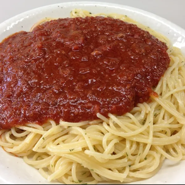 お昼は、ミートソースのパスタなり！
なんか…
ミートソースの時はスパゲティって言いたいネッ!
パスタはガーリックオイルで炒めたので香りが良いよ！
(=^ェ^=)|うぉずさん