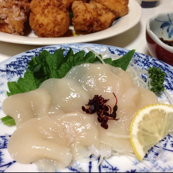 Snapdishの料理写真:今日の魚は、ホタテのお造りなり！
宵えびすに行ってきたよ！
難波からスタートして、なんか可愛いチョコバナナがあったよ！
んで、人気の飴細工屋さん…
(=^ェ^=)|うぉずさん