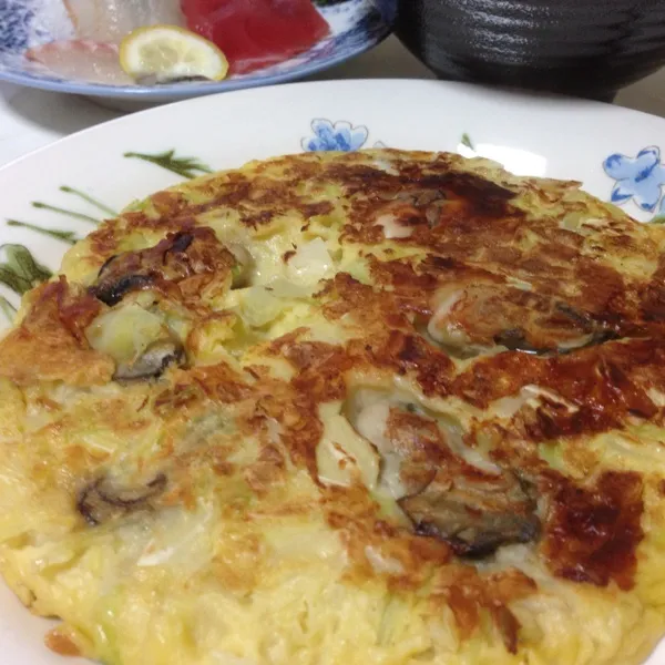 メインは牡蠣のお好み焼きなり！
生地は長芋たっぷりでフワトロ、出汁をしっかり効かせてるので、お醤油で頂きまする…
(=^ェ^=)|うぉずさん