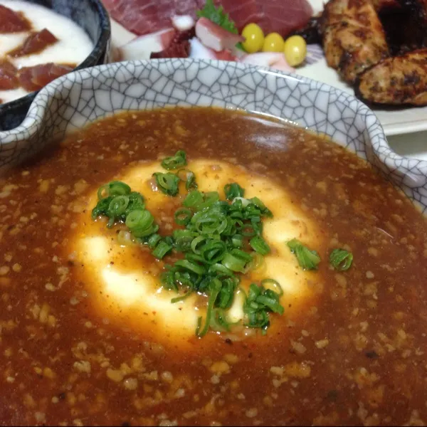 いつもの丸ごと麻婆豆腐なり！
かなりの辛口にしたから、汗をダラダラ流しながら…
(=^ェ^=)|うぉずさん