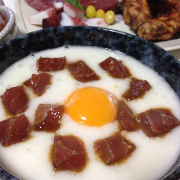 今日はなんだかご飯が食べたくなって、マグロの山かけを作ったダヨ！
しかしコレもお酒が進むよぉ〜
(=^ェ^=)|うぉずさん