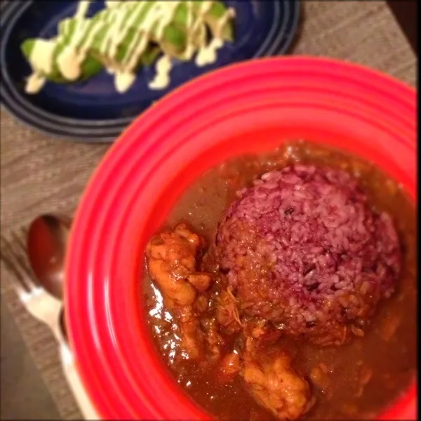 Snapdishの料理写真:チキンカレーライスとアボカドサラダ

野菜スープとローズマリーチキンの残りを圧力鍋にぶち込んでカレーにアレンジ|imi243さん