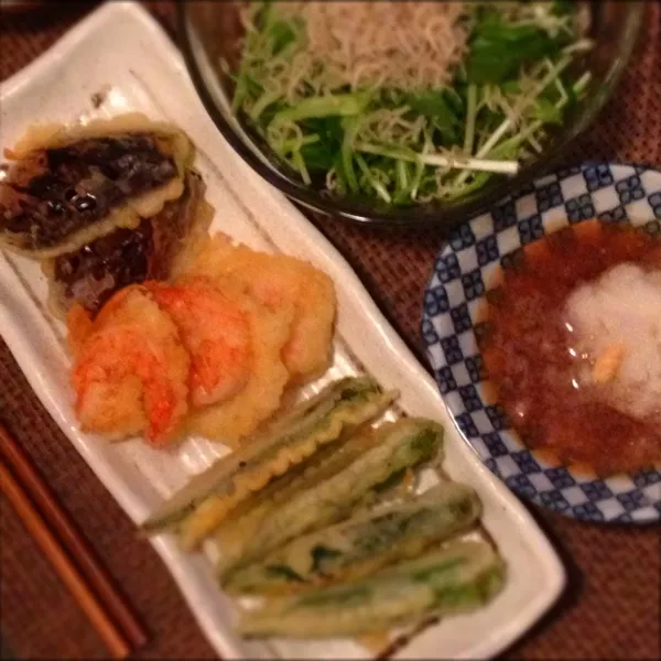 茄子と海老とオクラの天ぷら、水菜ときゅうりのジャコサラダ、大根おろし、味噌汁、ご飯|imi243さん