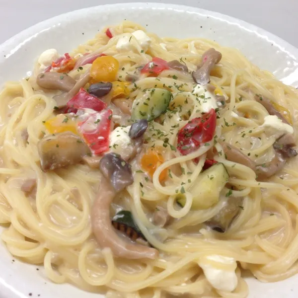 お昼は、キノコのチーズクリームパスタなり！
クリームチーズたっぷり！
さぁ〜コレを食べたら大掃除して仕事納めだっ！
(=^ェ^=)|うぉずさん