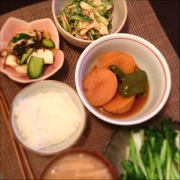 じゃがいもとピーマン煮物、ささみとキュウリと香菜の辣油棒棒鶏、ター菜炒め、キュウリと蕪の塩昆布和え、エノキと油揚げ味噌汁、ご飯|imi243さん