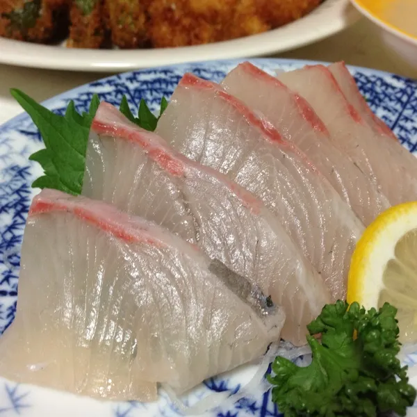 今日の魚はカンパチのお造りなり！
ん〜
旬だから、どうしてもカンパチが多くなるなぁ〜
(=^ェ^=)|うぉずさん