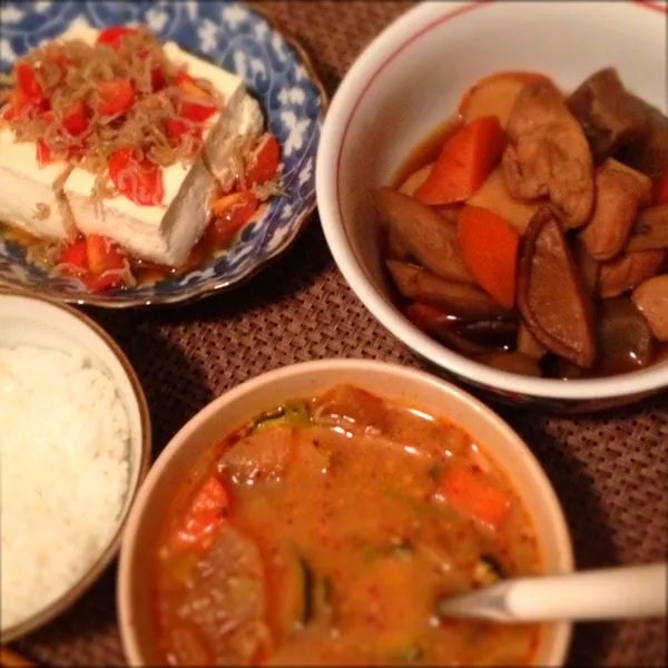 筑前煮、湯豆腐のじゃことトマトダレ、チゲの残りとご飯|imi243さん