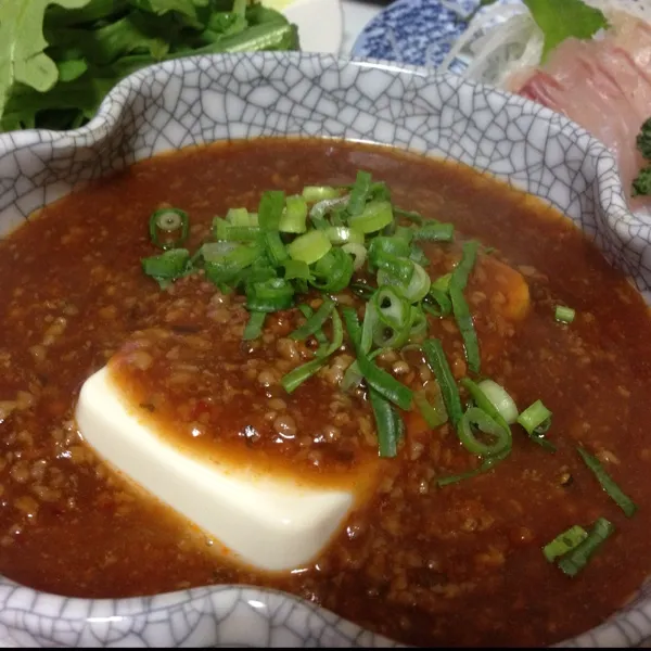 丸ごと豆腐の麻婆豆腐（小）なり！
麻婆のタレはたっぷりで、スプーンでザックリすくいながら頂きまする…
(=^ェ^=)|うぉずさん