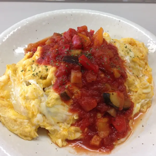 お昼は、クリームたっぷりのふわとろオムライスですよぉ〜
ソースはカポナータにいつもの冷凍野菜で…
(=^ェ^=)|うぉずさん