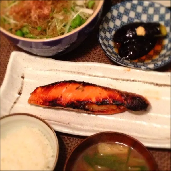 鮭の塩麹焼き、茄子の揚げ浸し、ジャコのカリカリ大根サラダ、なめこと油揚げの味噌汁、ご飯|imi243さん