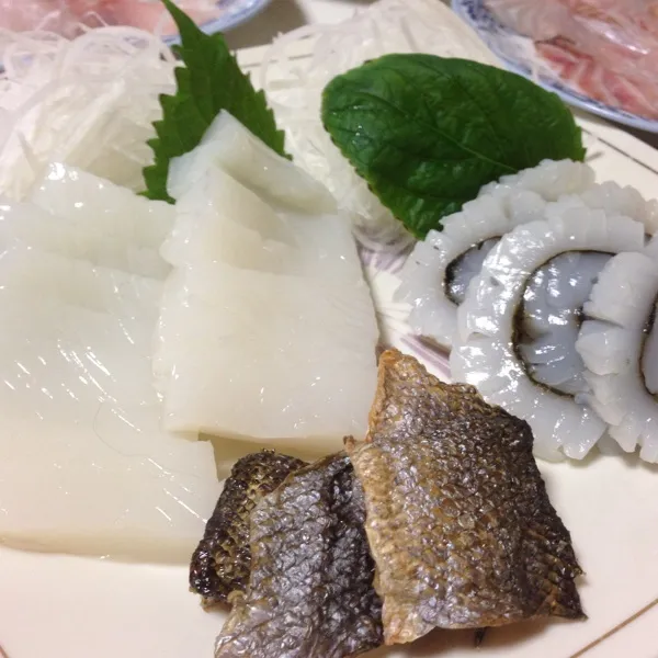 んで、今日の魚は、まだまだ残ってるモンゴイカのお造りなり！
あまくて、ねっとり絡みつき旨々っ！
(=^ェ^=)|うぉずさん