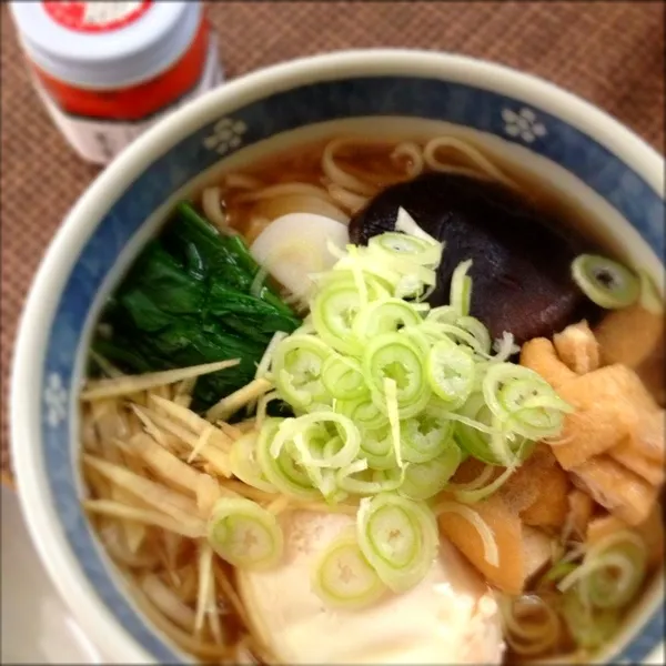 うどん(玉子、ほうれん草、油揚げ、干し椎茸、かまぼこ、生姜、ネギ)

おでんのだし汁アレンジでうどん|imi243さん