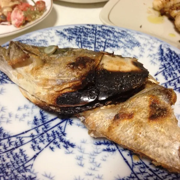 Snapdishの料理写真:スズキのアラの塩焼きなり！
カマのトコロがホクホクでメチャ旨っ！
(=^ェ^=)|うぉずさん