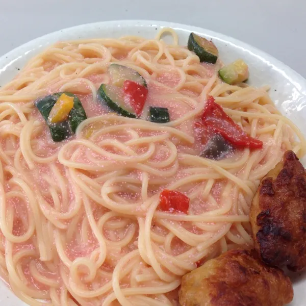 お昼は、定番の明太クリームパスタなり！
んとは、唐揚げとトマトソースのパスタのつもりだったんだけど…
トマトソースが無かった…囧rz
というコトで、今日はオマケ付きでしたぁ〜
(=^ェ^=)|うぉずさん