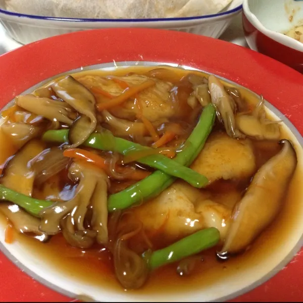 鱈のキノコ餡掛けなり！
ん〜さっきのナスの肉味噌炒めと…
白ご飯が欲しくなるなぁ〜
(=^ェ^=)|うぉずさん